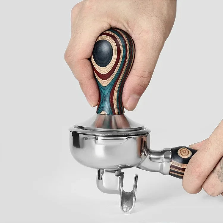 Tamper 58 mm qui tasse du café
